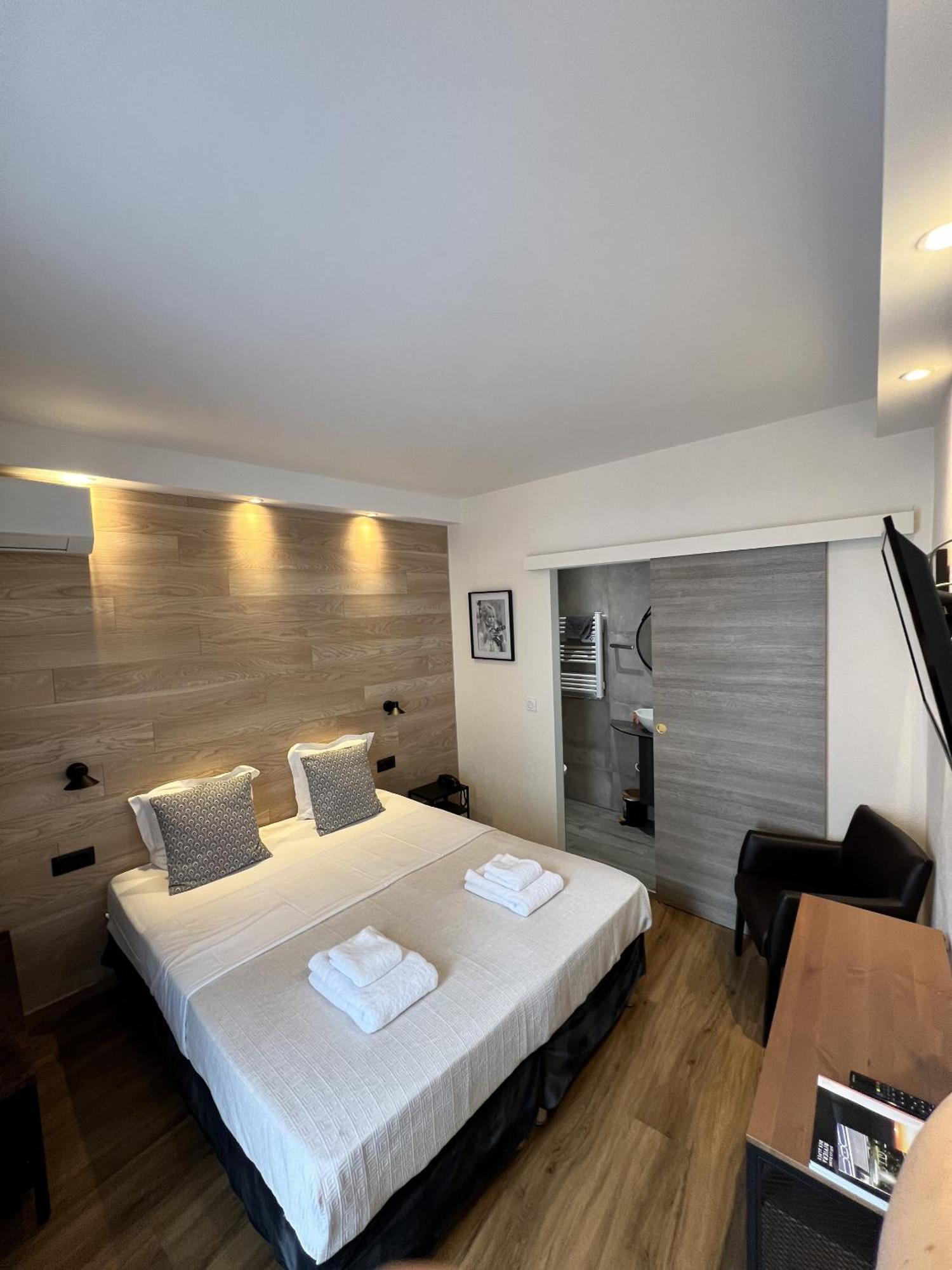 Au Bec Fin Hotel Aix-les-Bains Room photo
